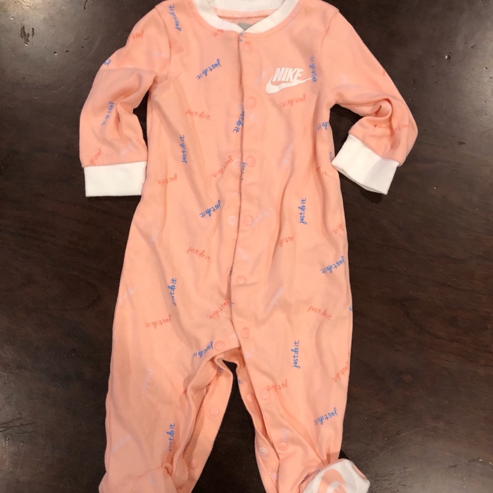 Nike one Piece Footies Sz 6M